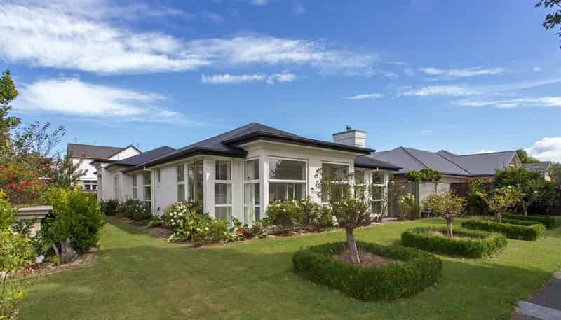 2 Glen Oaks Drive, Northwood