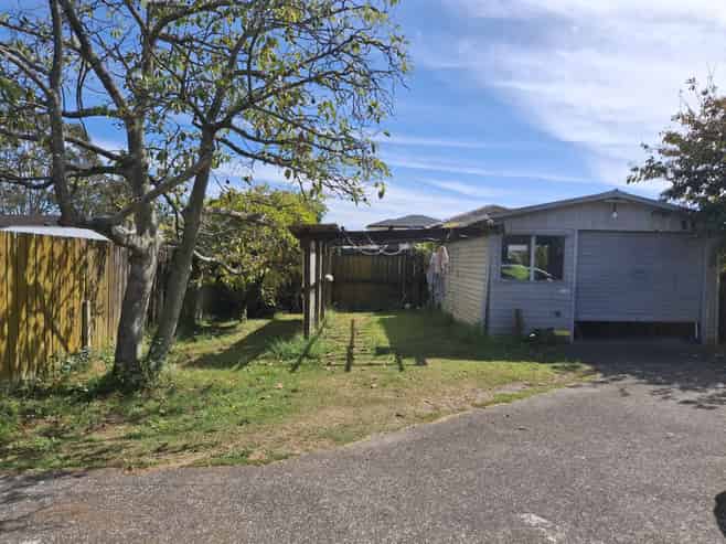 402 Roscommon Road, Clendon Park