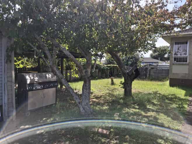 402 Roscommon Road, Clendon Park