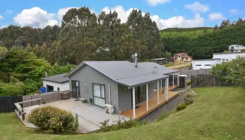 14 Clearwater Street, Broad Bay