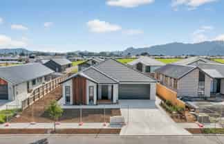 24 Beveridge Road, One Tree Point