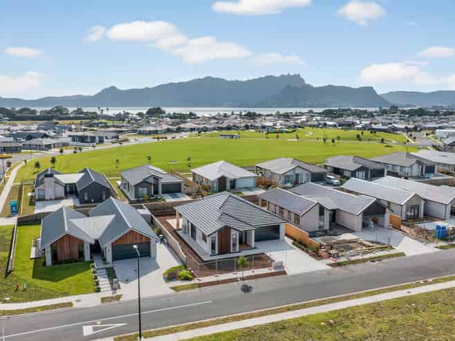 24 Beveridge Road, One Tree Point