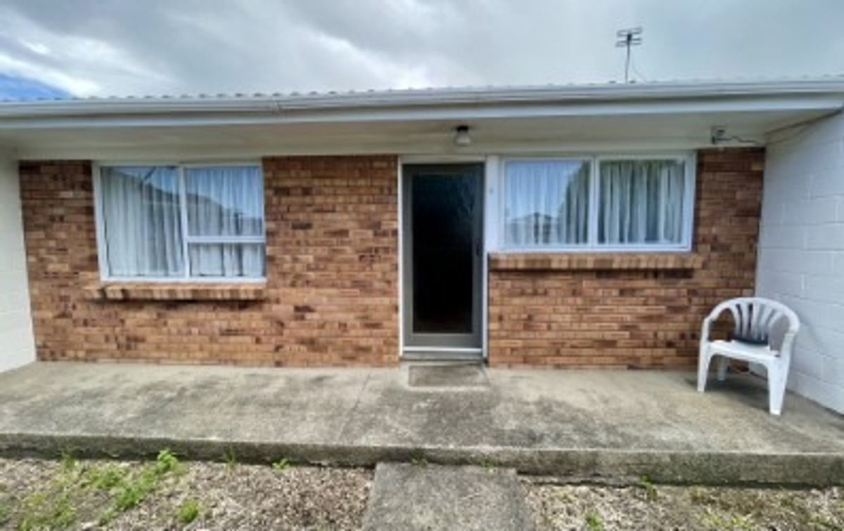 Comfortable, spacious 2 bedroom unit