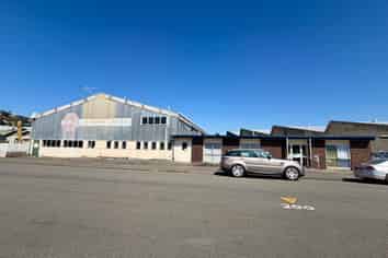 Large Industrial Yard and Workshop for Lease