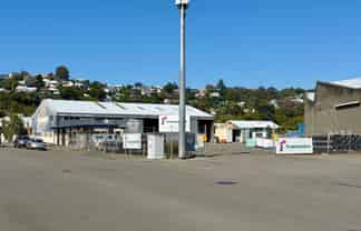 Large Industrial Yard and Workshop for Lease