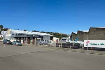 Large Industrial Yard and Workshop for Lease