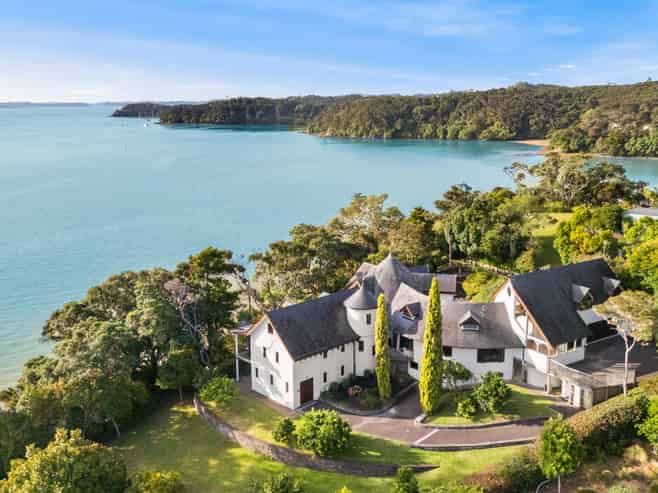 16 James Clendon Place, Russell