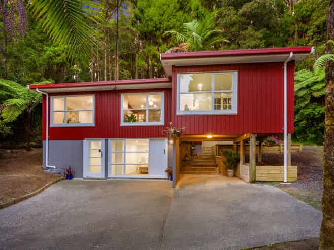 12 Kauri Loop Road, Oratia