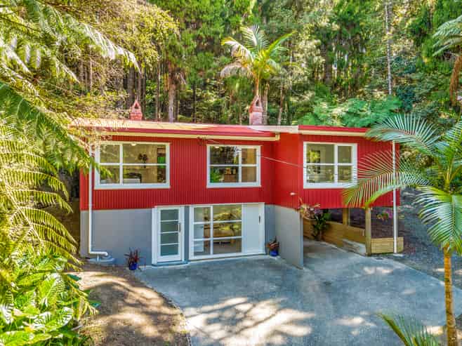 12 Kauri Loop Road, Oratia