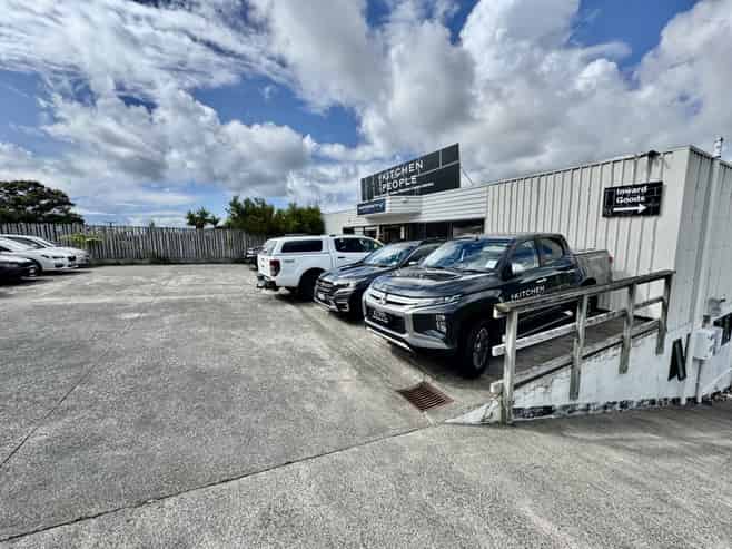 High-Stud Warehouse with Showroom in Stanmore Bay