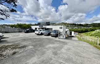 High-Stud Warehouse with Showroom in Stanmore Bay