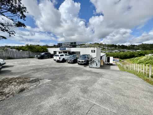 High-Stud Warehouse with Showroom in Stanmore Bay