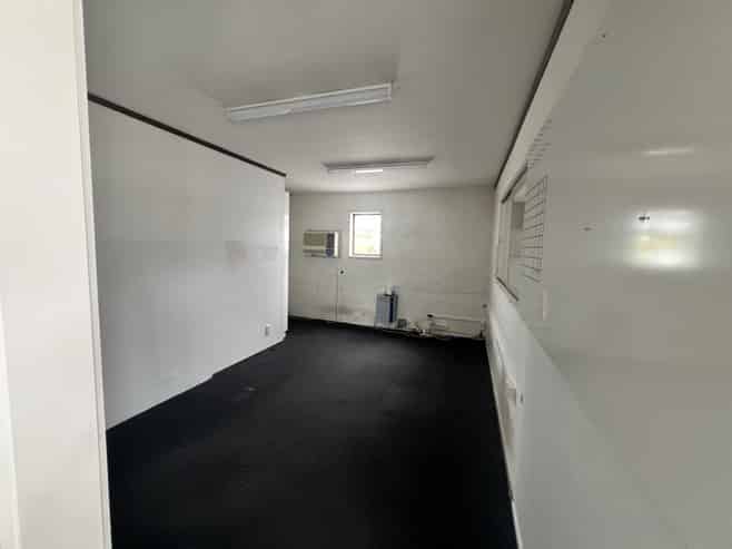 High-Stud Warehouse with Showroom in Stanmore Bay