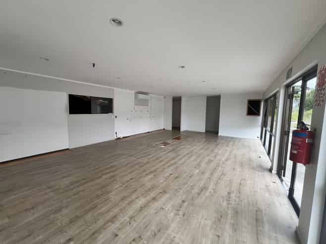 High-Stud Warehouse with Showroom in Stanmore Bay