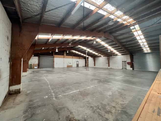 High-Stud Warehouse with Showroom in Stanmore Bay