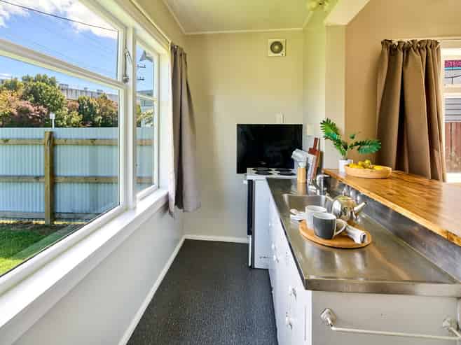 26 Bristol Square, Hutt Central