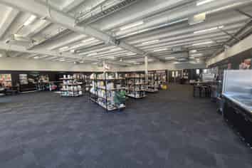 High Stud Warehouse and Showroom/Office