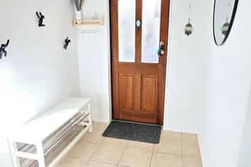 147 Main Road, Clive