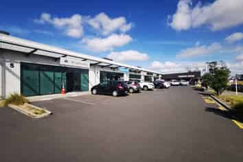 108sqm retail units for lease in Albany