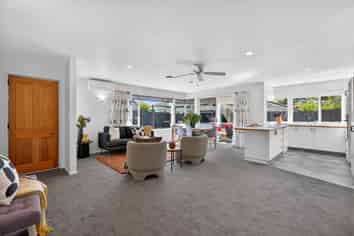 10 Pepper Tree Way, The Wood