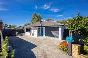 10 Pepper Tree Way, The Wood