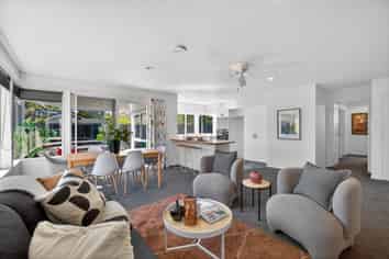 10 Pepper Tree Way, The Wood