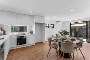 2/15 Feilding Street, Addington