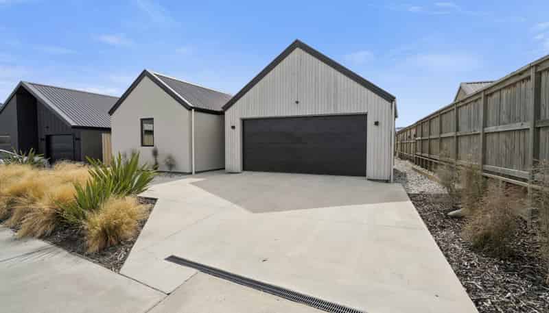 2 Barn Road, Hanley's Farm, Jacks Point