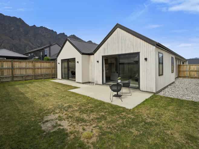 2 Barn Road, Hanley's Farm, Jacks Point