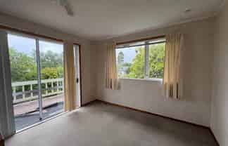 52 Aeroview Drive, Beach Haven