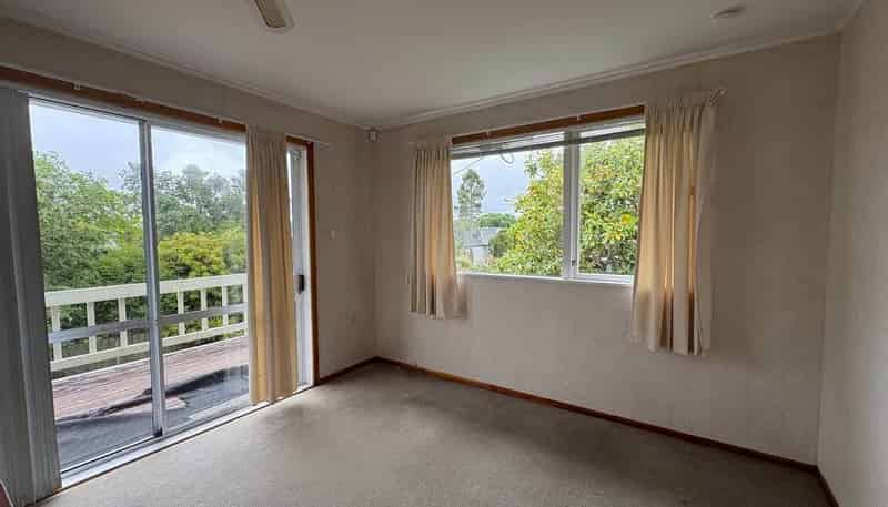 52 Aeroview Drive, Beach Haven