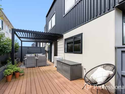1/51 Kings Crescent, Central Hutt