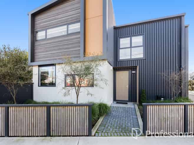 1/51 Kings Crescent, Central Hutt