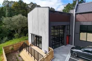 Stylish work hub with a premium finish