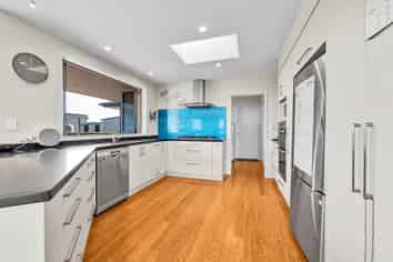 931B Lincoln Road, Inglewood