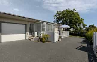 138B Kingswood Road, Brookfield