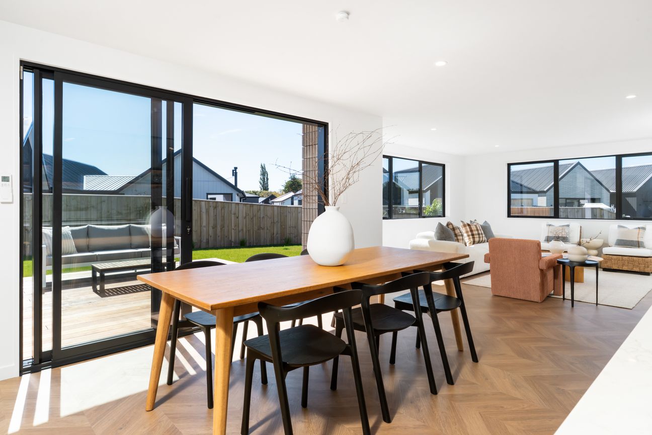Brand New with Premium Finishes - Więcej