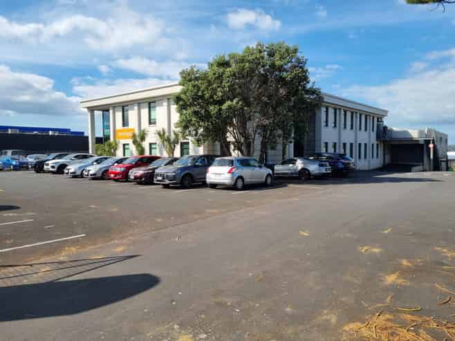 Office and Warehouse on Rosebank Road