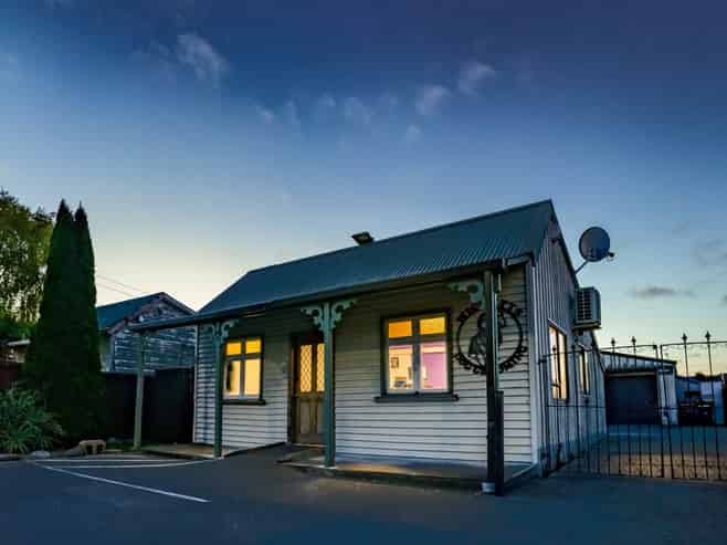 37 Lincoln Road, Addington