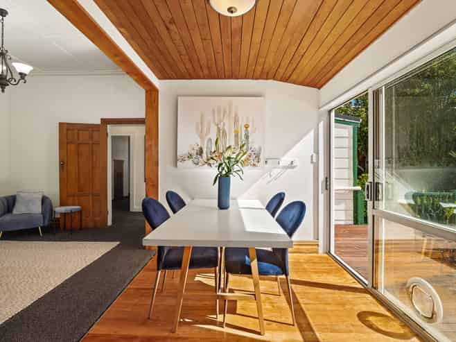 355 North Road, North East Valley