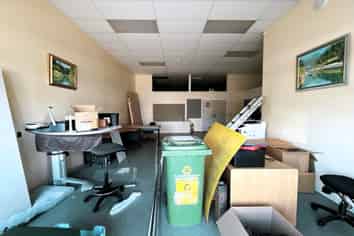 Rosebank Road Workshop, Showroom & Office | 220 m2