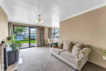 6 Earnslaw Crescent, Bryndwr