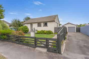 6 Earnslaw Crescent, Bryndwr