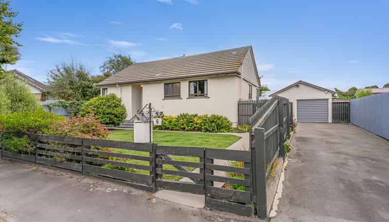 6 Earnslaw Crescent, Bryndwr