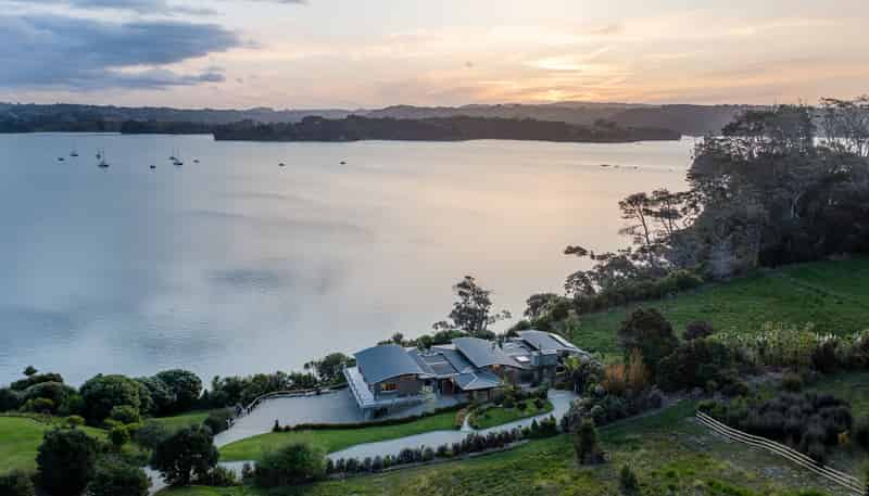 16 Grant Street, Mahurangi East