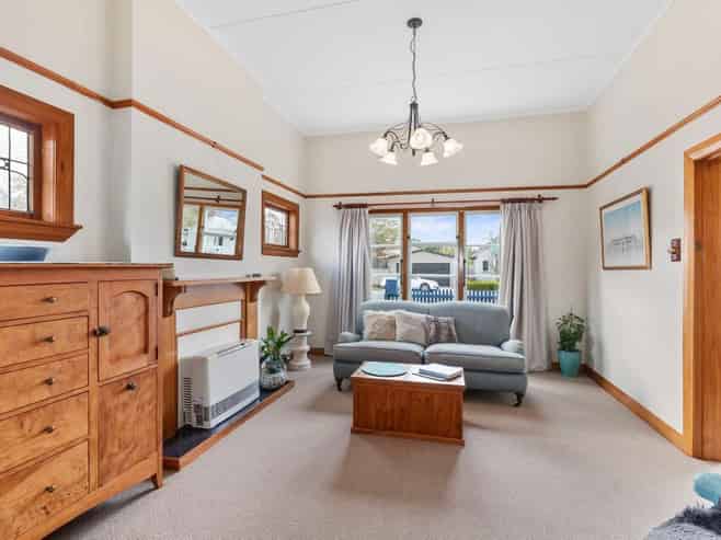 48 Bristol Square, Belmont