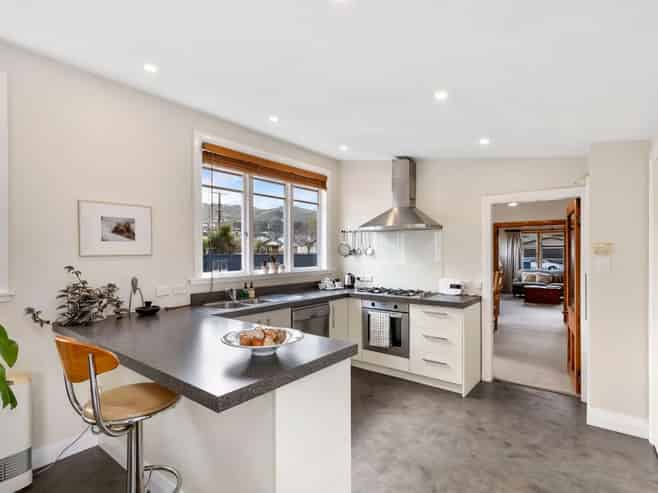 48 Bristol Square, Belmont