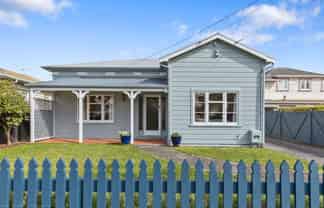 48 Bristol Square, Belmont