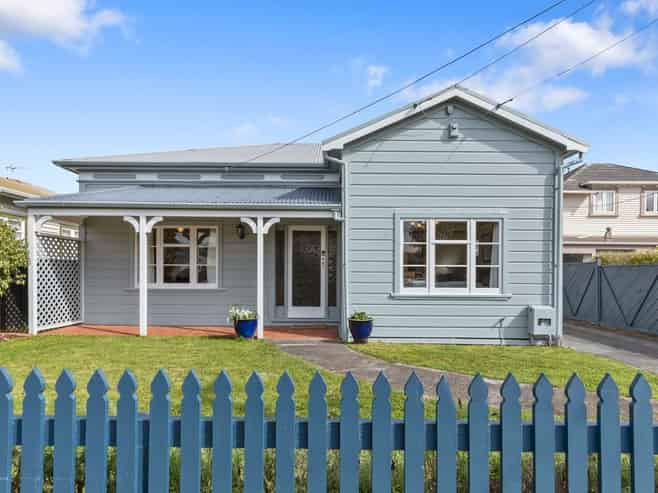 48 Bristol Square, Belmont