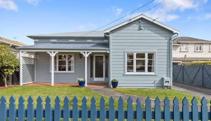 48 Bristol Square, Belmont